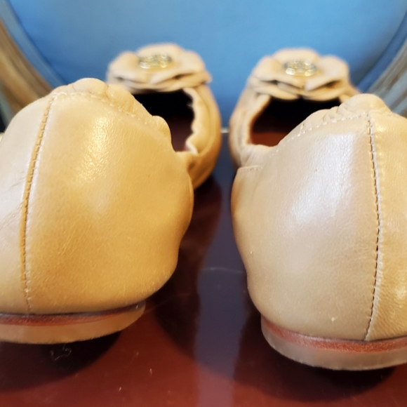 TORY BURCH Shelby Ballet Flats, Flower, Tan, 8.5 - Picture 6 of 8